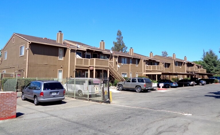 Primary Photo - Royal Garden Apartments