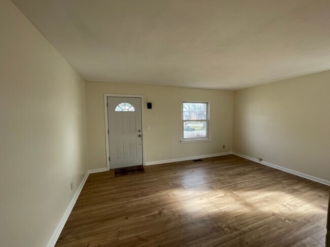 Foto del edificio - 8441 Royal Heights Dr