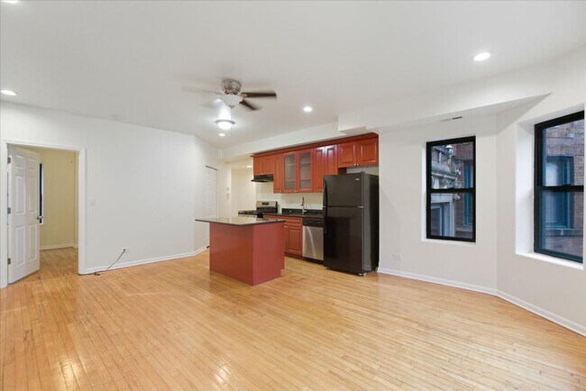 Foto del edificio - 7748 S Yates Blvd