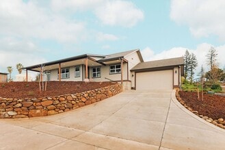 Building Photo - 623 Gregs Way