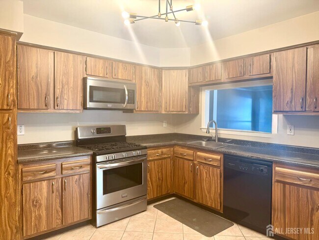 Building Photo - 256 Willowbrook Dr