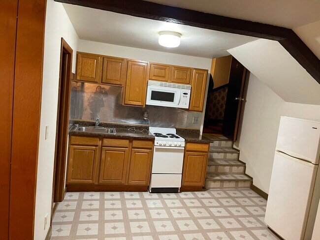 Kitchen - 822A Washington St