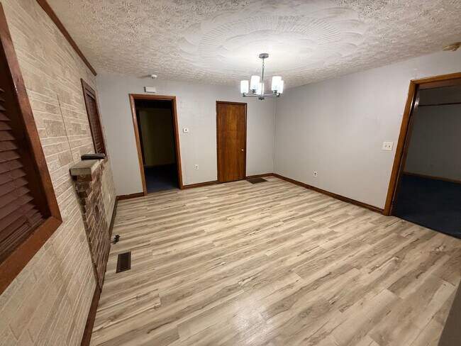 Foto del edificio - Three Bedroom Two Bath Home in Huntington