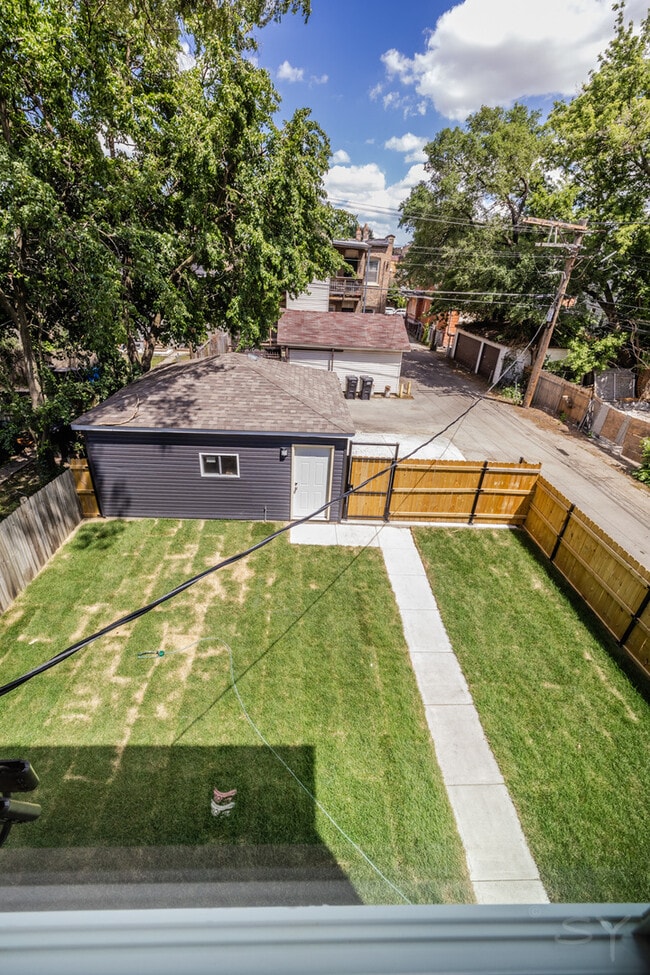 Foto del edificio - 723 N Waller Ave