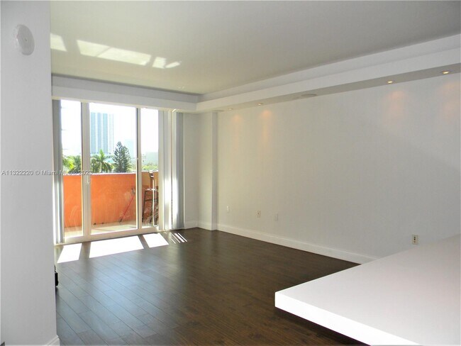 Building Photo - 2000 N Bayshore Dr