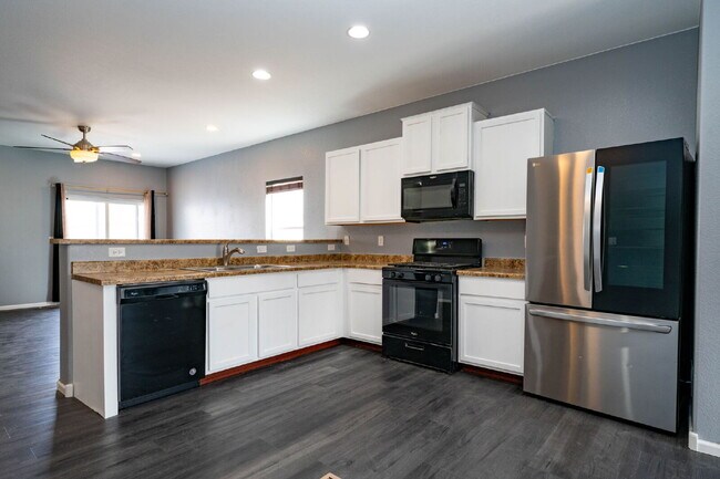 Foto del edificio - 575 Solano Dr