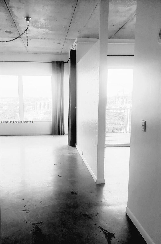 Foto del edificio - 10 SW South River Dr