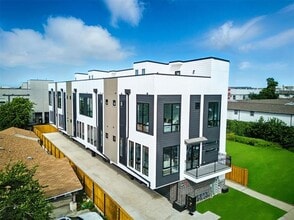 Building Photo - 4611 Fairmount St