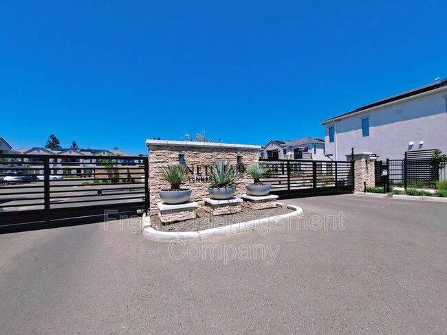 Foto del edificio - 524 W Balsam Ln