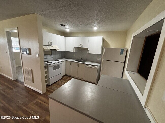 Building Photo - 100 Prince Ave