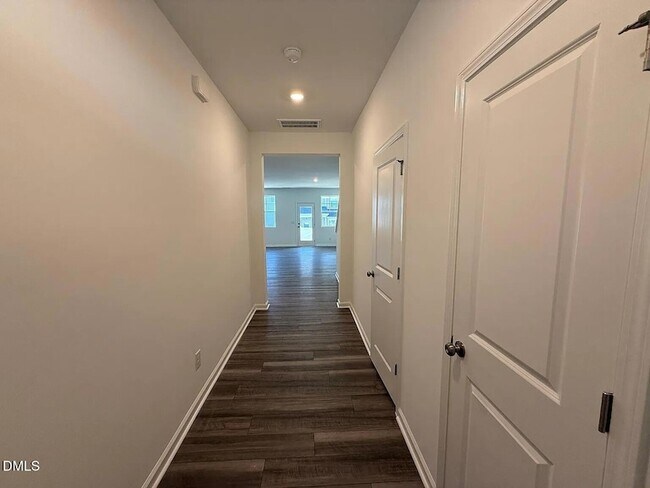 Foto del edificio - 205 Lily Patch Ln