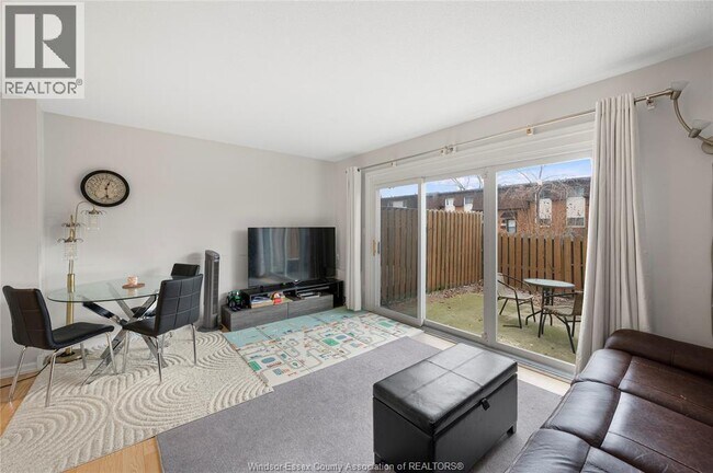 Photo du bâtiment - 6384 Thornberry Crescent