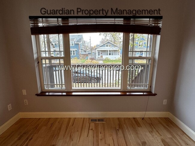 Building Photo - Spacious Uptown Side By Side, Dishwasher, Garage, In Unit Laundry, Private Rooftop Deck