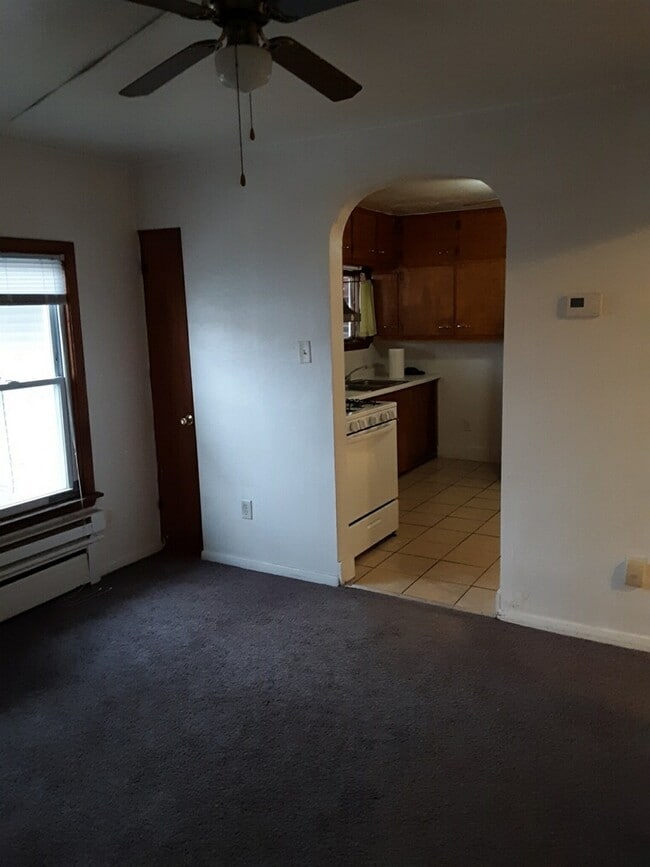 Building Photo - 25 W 73rd Ave