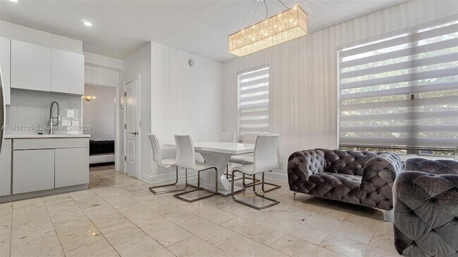 Foto del edificio - 4215 Sheridan Ave