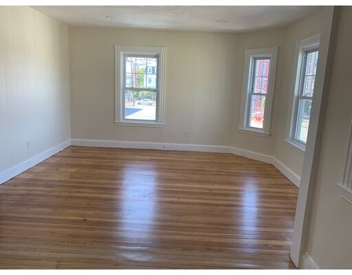 Building Photo - 32 Richardson St