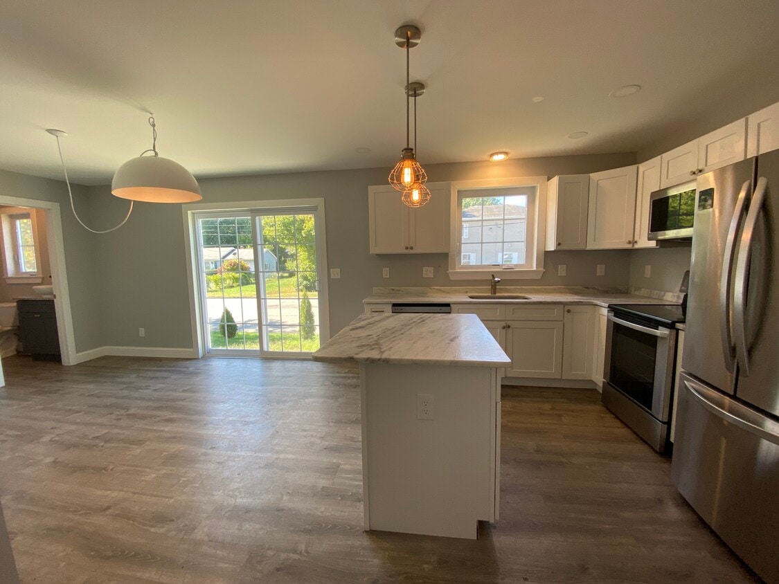 189 Saco Ave Unit 3, Old Orchard Beach, ME 04064 Condo for Rent in