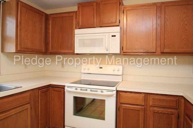 Building Photo - 60 Linwood Ave