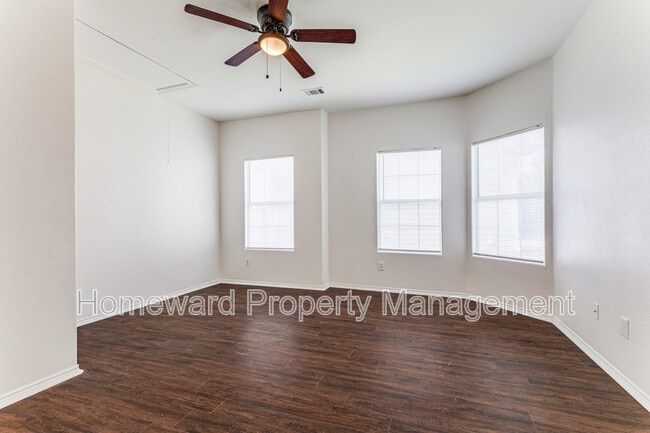 Foto del edificio - 7544 Lazy Spur Blvd