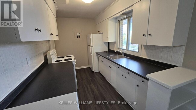 Building Photo - 20 Sumner Rd