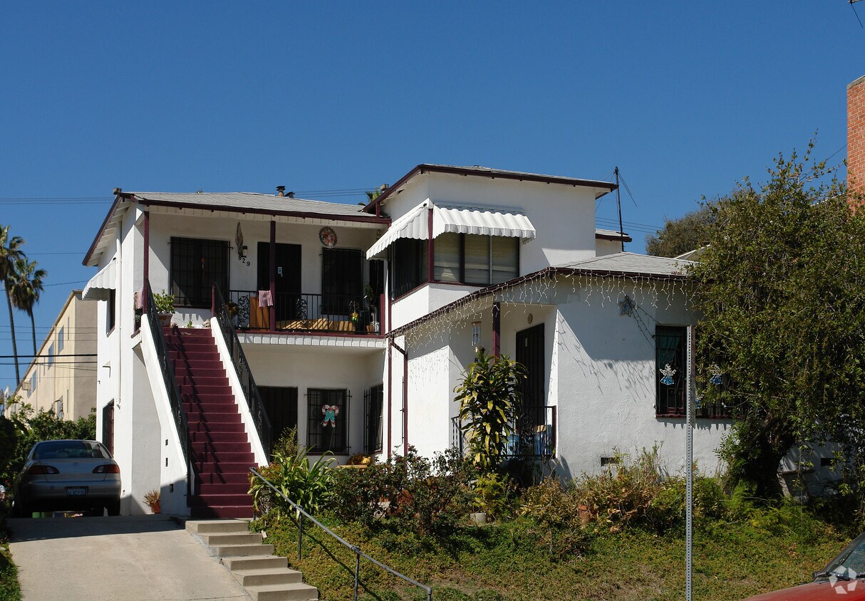 Foto principal - 827 N Alexandria Ave