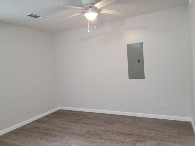 Foto del edificio - 966 Grayton Rd