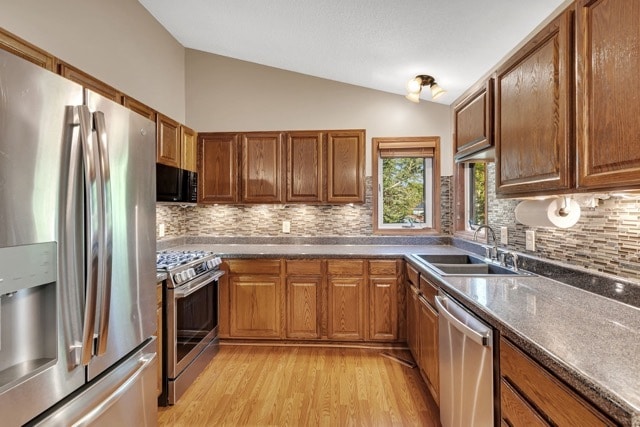 Building Photo - 9641 Meadow Ln