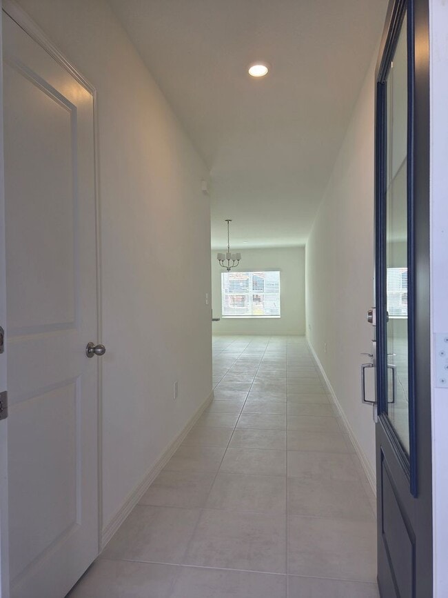 Building Photo - Brand New Townhome in The Sanctuary