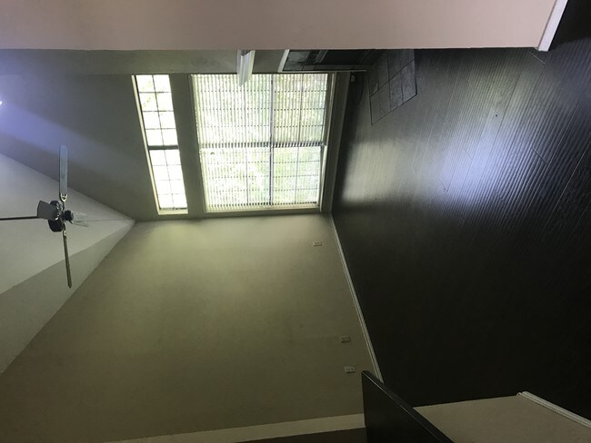 Foto del edificio - 9601 Forest Ln