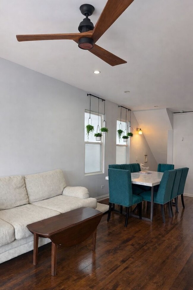 Foto del edificio - 4151 W Fullerton Ave