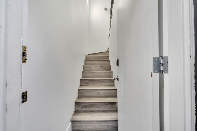 Building Photo - 24 20th Ave