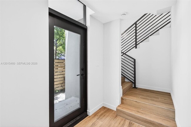 Foto del edificio - 515 NE 61st St