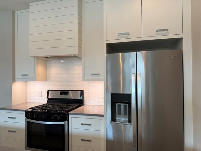 Building Photo - 1015 E 27th St