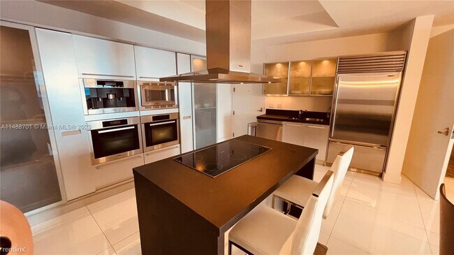 Foto del edificio - 2 br, 2.5 bath Condo - 18201 Collins Ave A...
