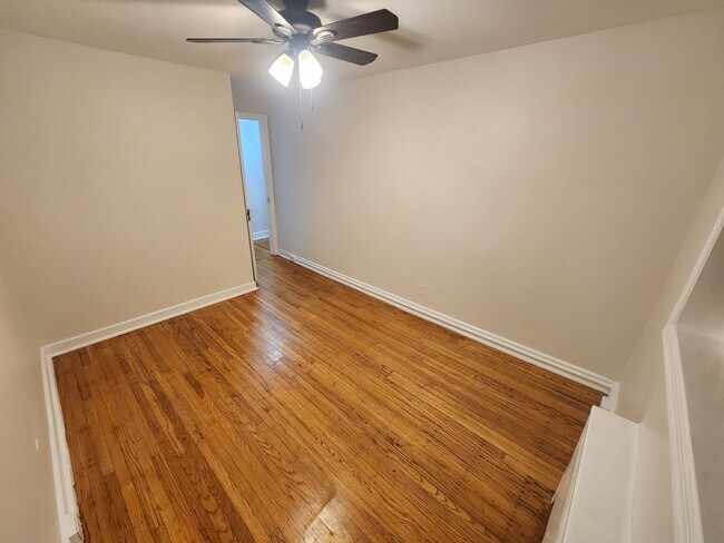 Building Photo - 2058 Robbins St