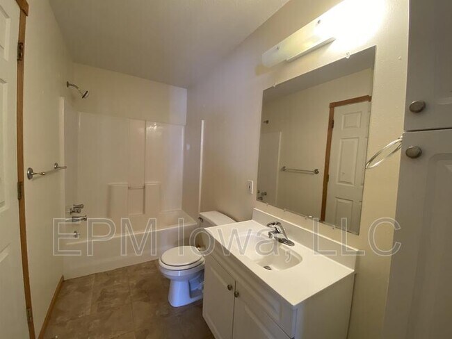Building Photo - 509 Cedar St