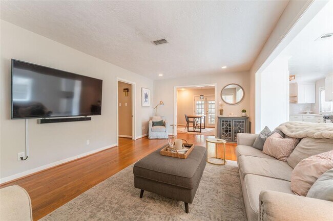 Building Photo - 1087 Lamonte Ln
