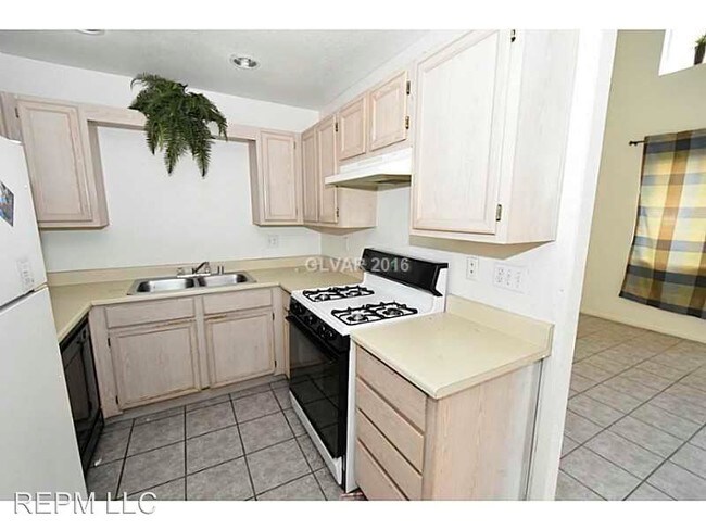 Building Photo - 5616 Calais Ct