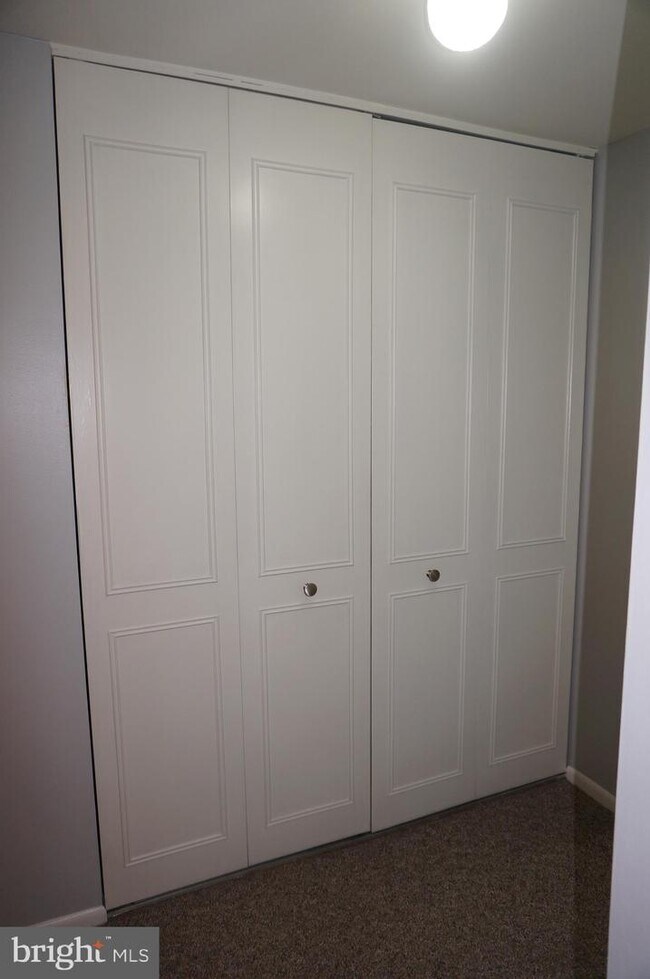 Building Photo - 388 Drummers Ln