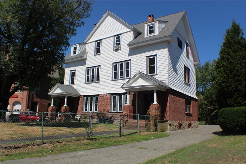 414 Middleboro Ave, Taunton, MA 02780 Room for Rent in Taunton, MA