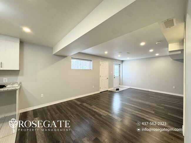 Photo du bâtiment - Spacious 2-Bedroom Basement Apartment with In-Unit Laundry – Mississauga
