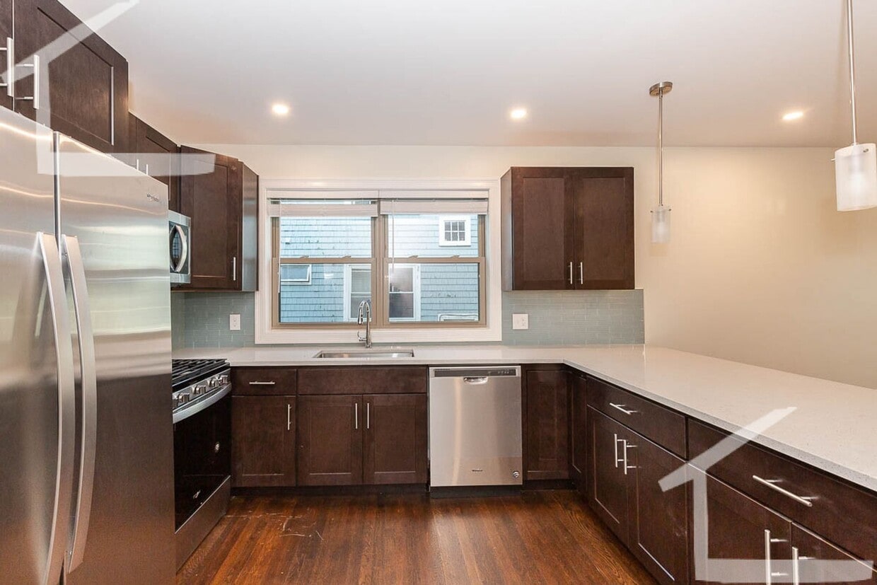 Huge, newer construction pet friendly dupl... - Huge, newer construction pet friendly dupl...