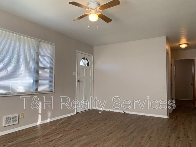Foto del edificio - 4761 Wellington Ave