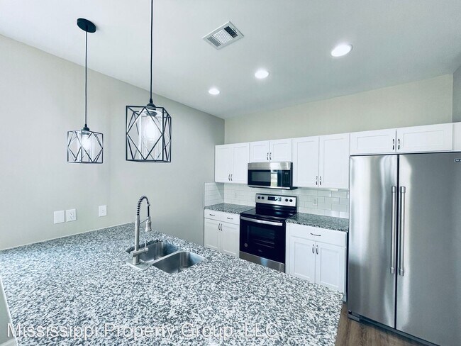 Foto del edificio - 5 br, 5.5 bath House - 517 Olive Branch Way