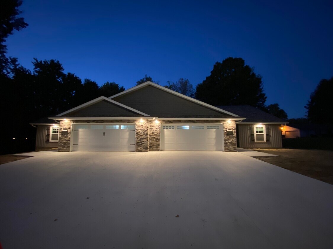 214 Michigan St, Carterville, IL 62918 House for Rent in Carterville