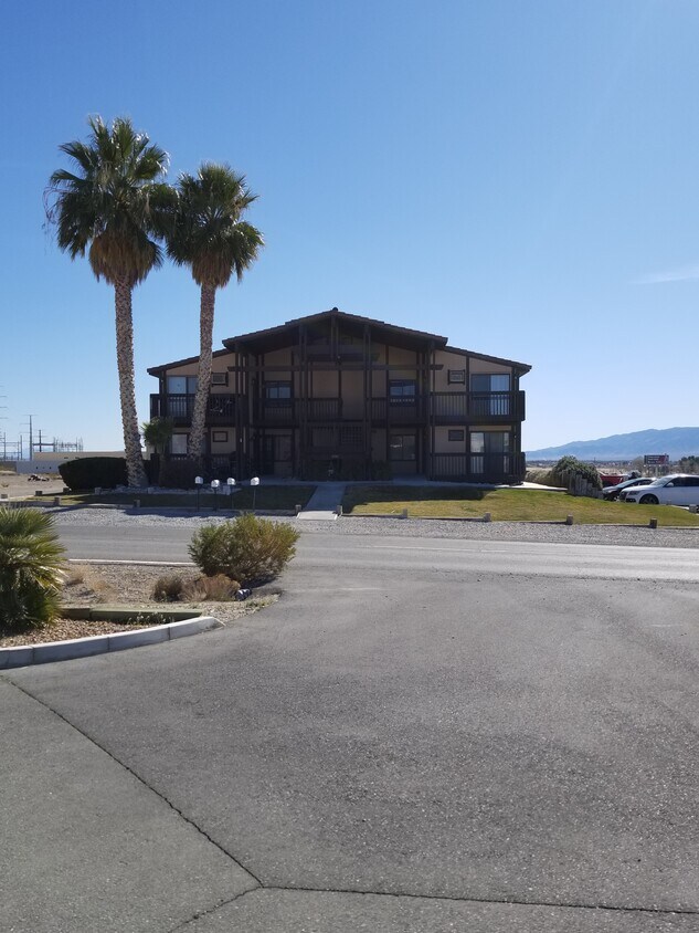 Foto principal - 2361 Commercial Dr
