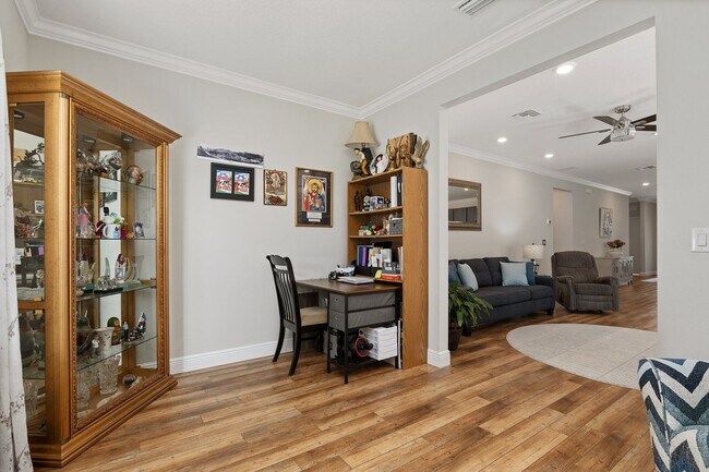 Foto del edificio - 3 BED 2 BATH in Newberry with Den Space