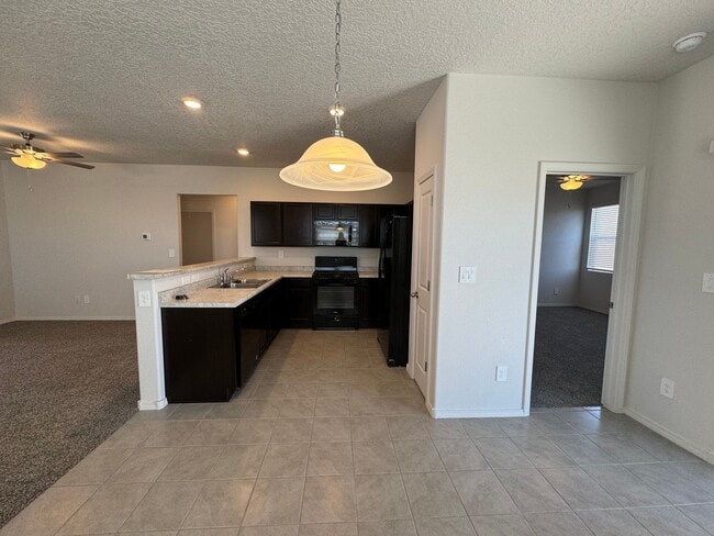 Building Photo - 4 bed 2 bath home in Huning Ranch! Newly B...
