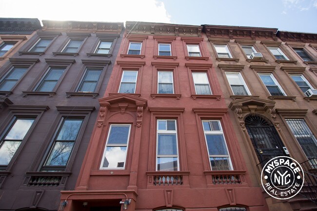 Foto del edificio - 1076 Dean St