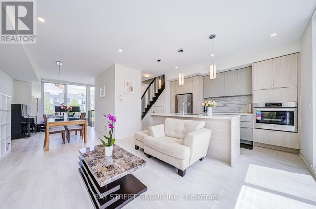 Building Photo - 27 Sonic Way